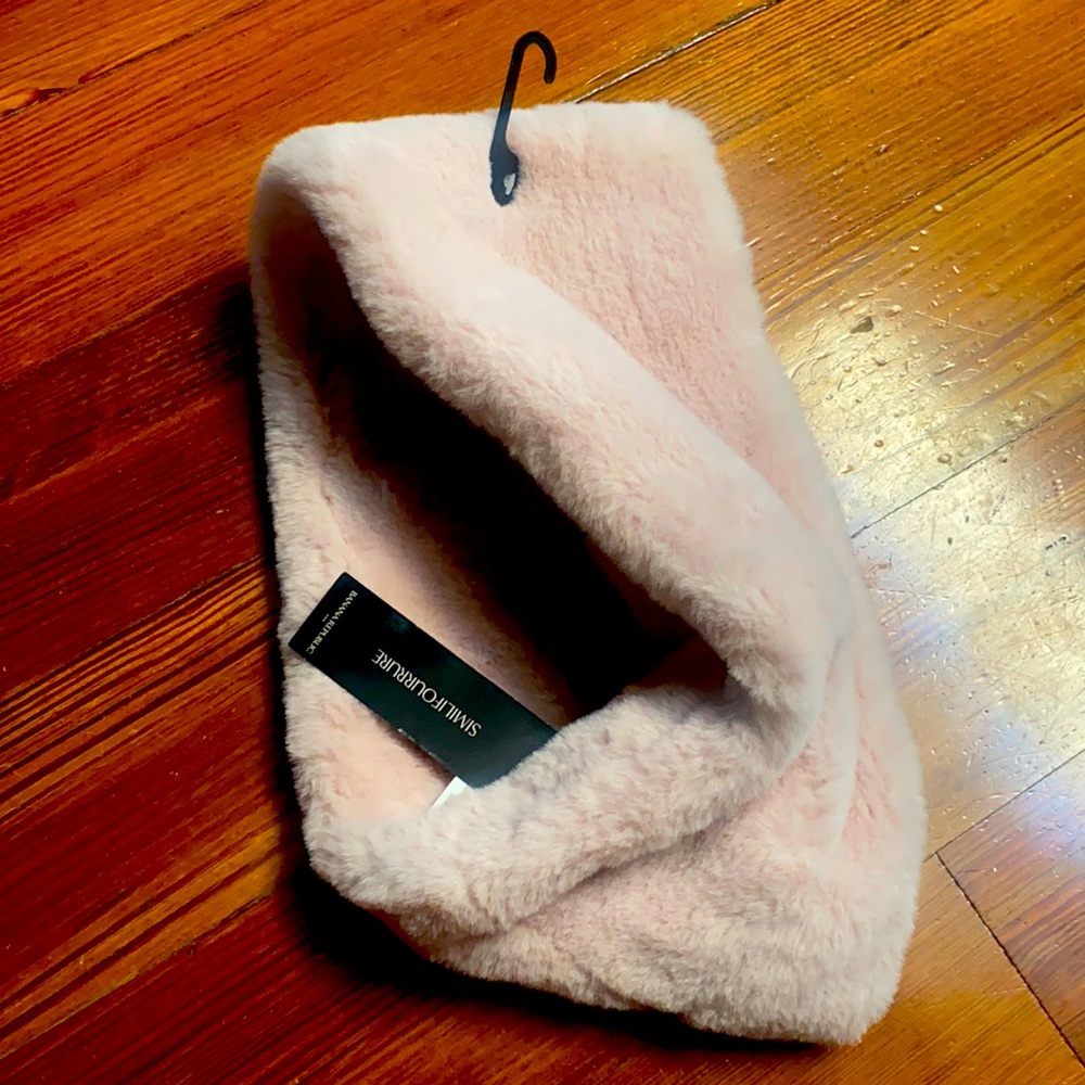 NWT Banana Republic scarp. Faux fur.  Pale pink